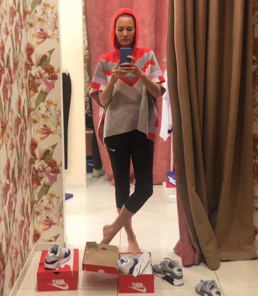 После похудения Мария Кожевникова носит детскую одежду