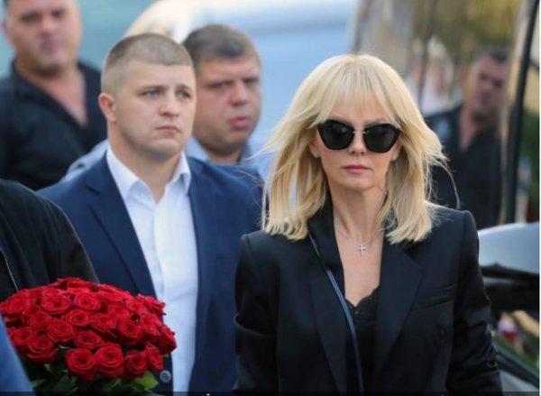 «Невозможно узнать»: Опухшая Валерия шокировала худобой на похоронах Кобзона