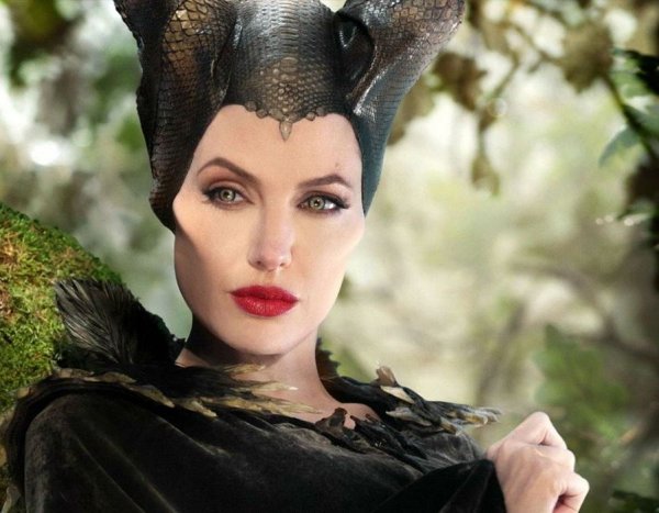 СМИ: Анджелина Джоли практикует черную магию, чтобы забрать детей у Брэда Питта