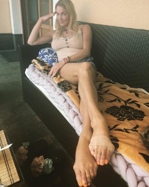 Волочкова шокировала фанатов новым снимком и «ногами пришельца»