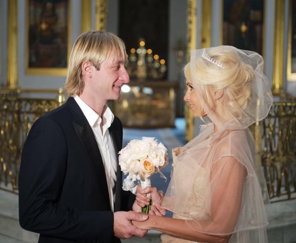 В честь годовщины Рудковская опубликовала свадебное фото с Плющенко