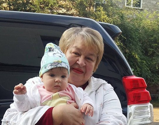 Не прошло и полгода: Мама Дмитренко впервые увидела внучку Василису