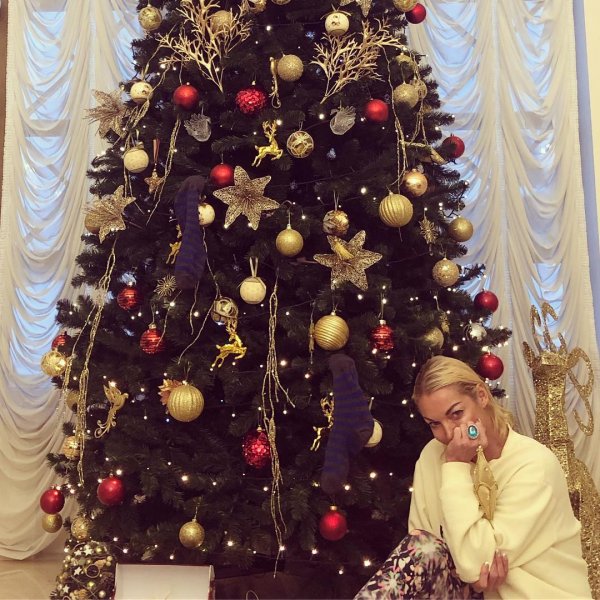 «Не хотят как Волочкова!»: Гагарина и Глюкоза украшают елки с дизайнерами, чтобы не опозориться - соцсети