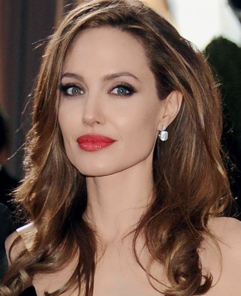 СМИ: Анджелина Джоли влюбленная в племянника принцессы Дианы