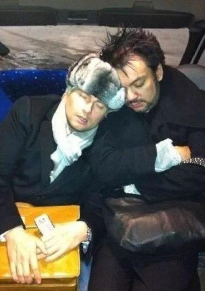 «Салам Алейкум из России!»: Пьяные Киркоров и Басков устроили дебош в аэропорту Ташкента