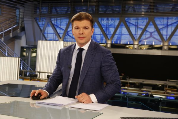 «Первый канал» пробил дно или как Николай Соболев высмеял некомпетентного ведущего «Новостей»?