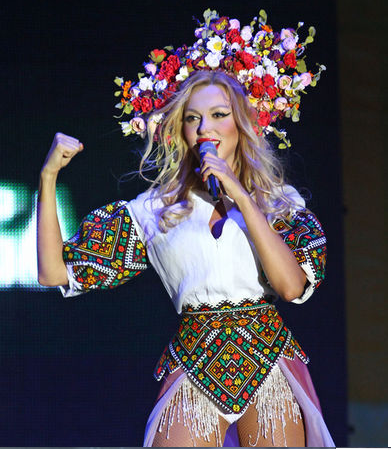 Оля Полякова дала зажигательный концерт в День Независимости