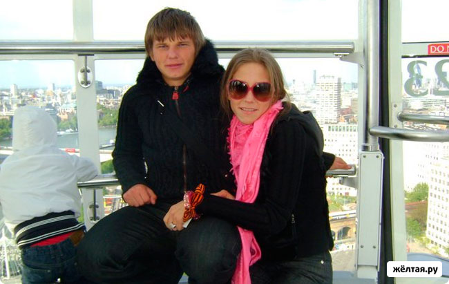 Андрей Аршавин с женой (4 фотографии)