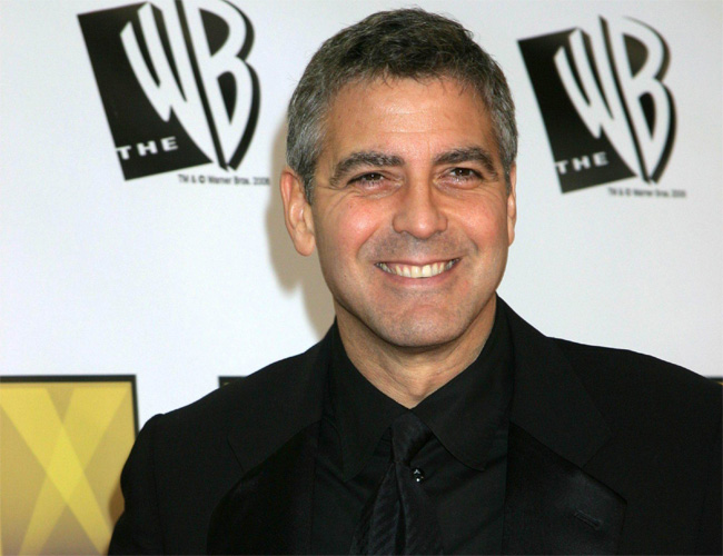 На обнаженного Джорджа Клуни можно посмотреть на стене 