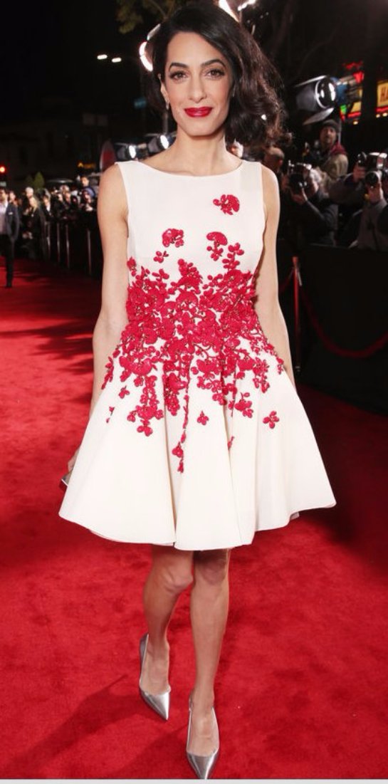 Амаль Клуни произвела фурор в нежном платье