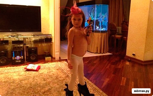 Анастасия Волочкова выложила в интернет фото голой дочери