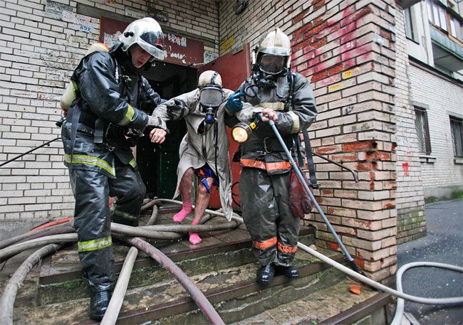 Взрыв газа унес жизнь одного человека и повредил 44 автомобиля